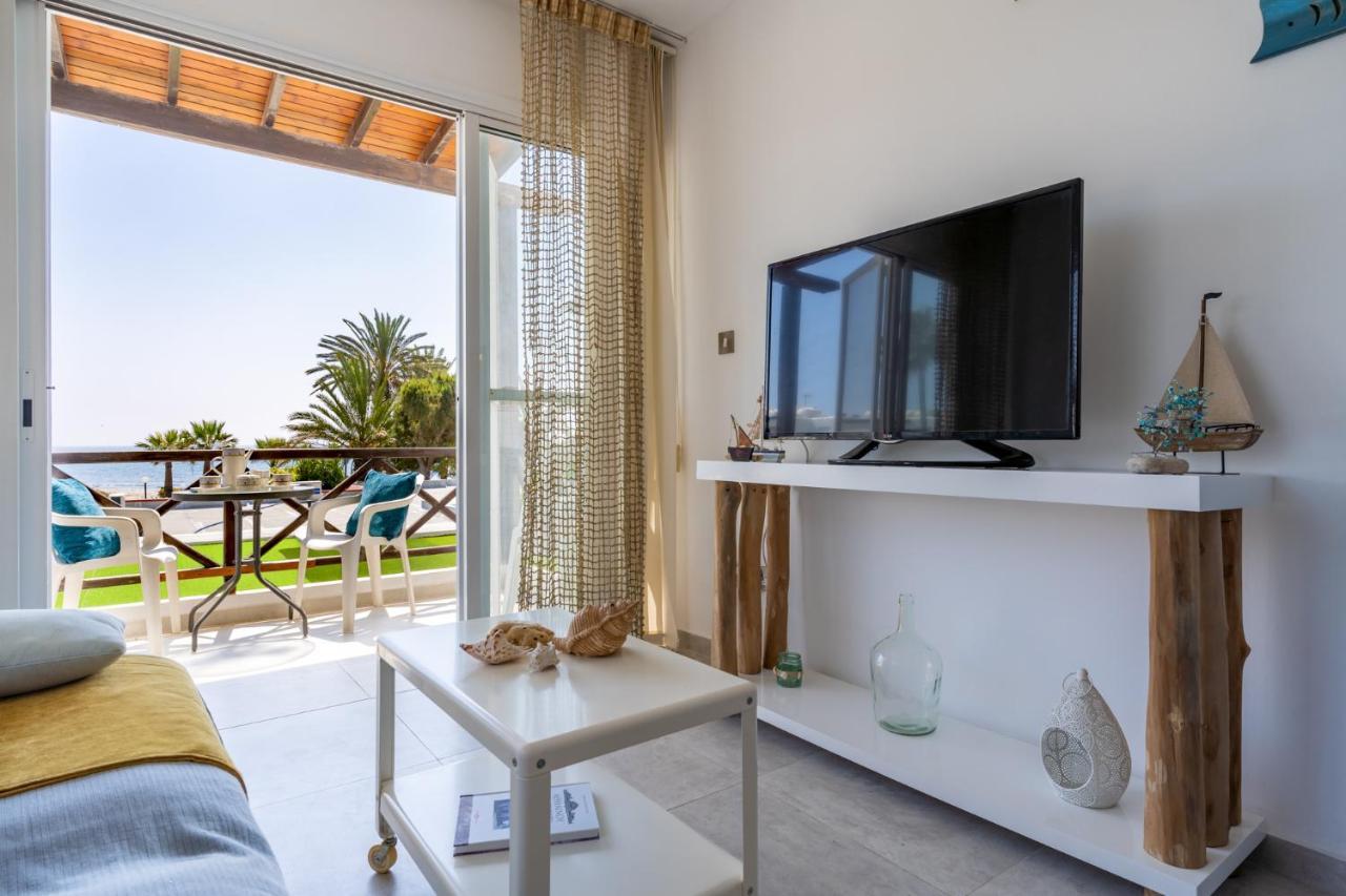 Seawaves 1- Bedroom Apartment Near Meneou Beach 라르나카 외부 사진