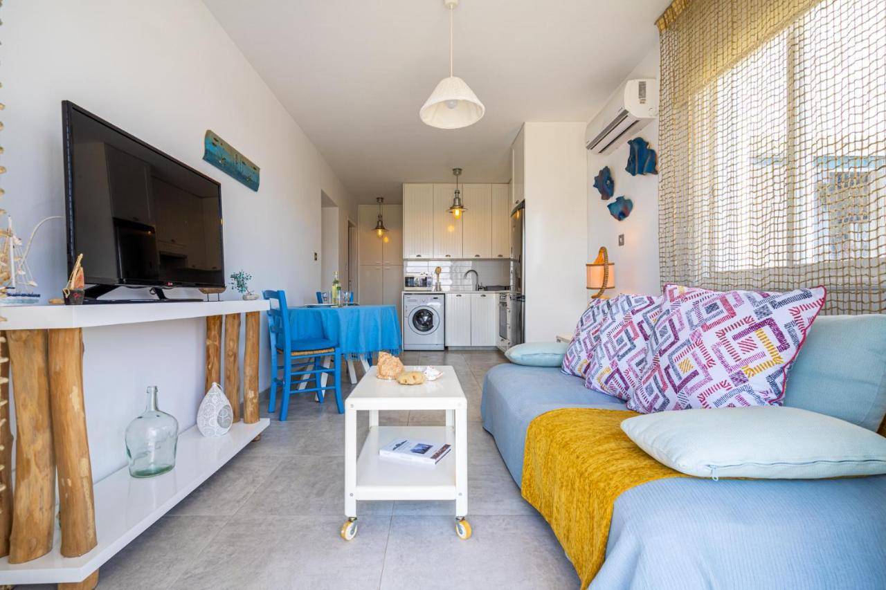 Seawaves 1- Bedroom Apartment Near Meneou Beach 라르나카 외부 사진