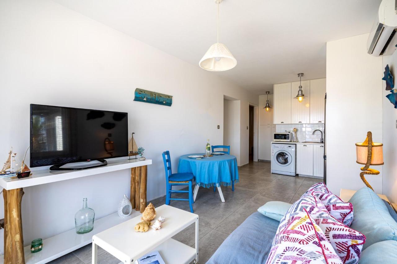 Seawaves 1- Bedroom Apartment Near Meneou Beach 라르나카 외부 사진