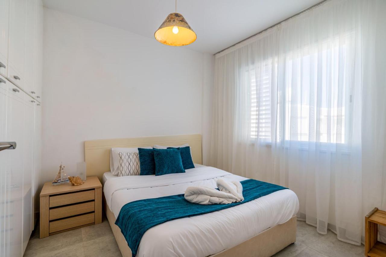 Seawaves 1- Bedroom Apartment Near Meneou Beach 라르나카 외부 사진