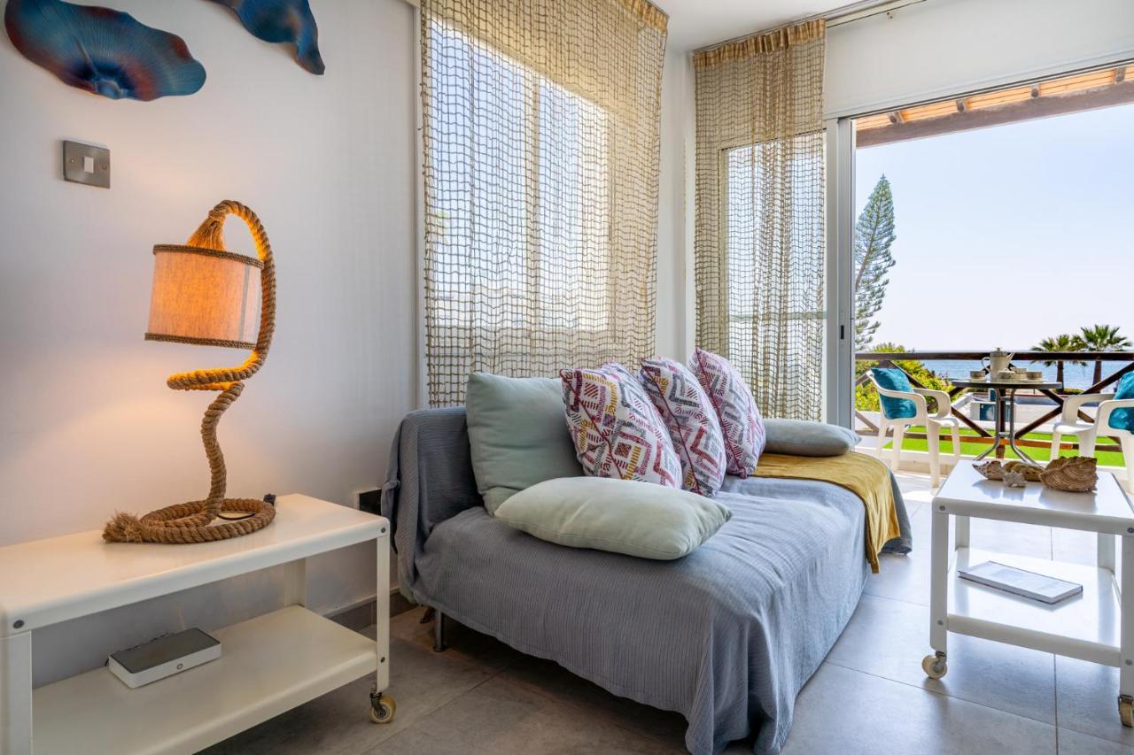 Seawaves 1- Bedroom Apartment Near Meneou Beach 라르나카 외부 사진